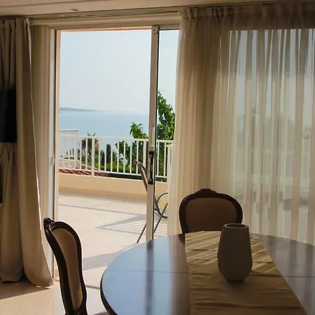 Апартаменты Bay View By The Sea Корал-Бэй