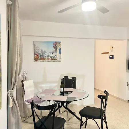 Апартаменты Bay View By The Sea *