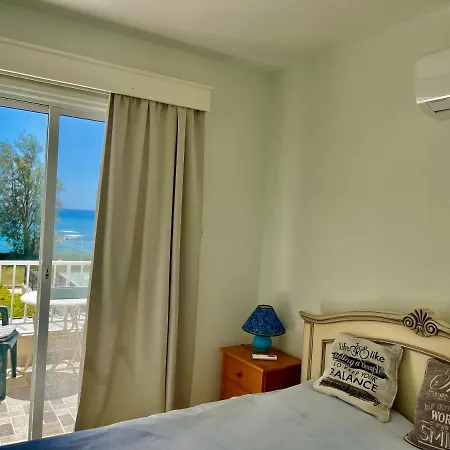 Апартаменты Bay View By The Sea *